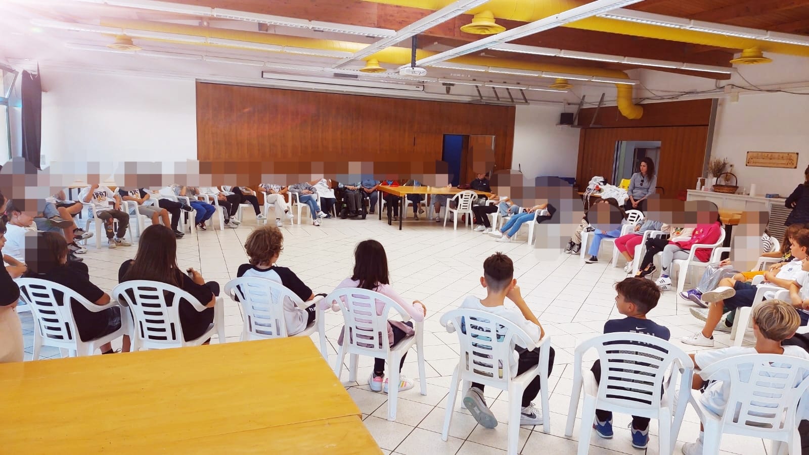 Momento di riflessione tra le classi prime e i loro professori